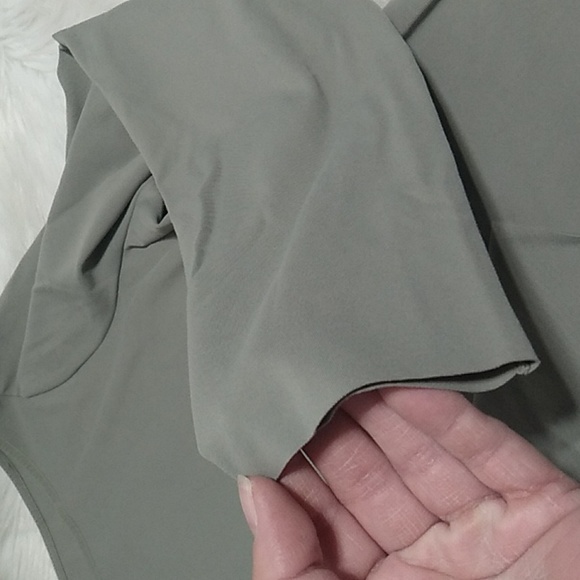 NWT Nike Yoga Dri-Fit Infinalon Top Unfinished Edges Sz.M - Picture 11 of 15